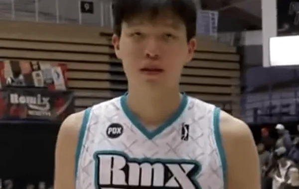 开云app-如何评价自己本赛季前半程的表现？杨瀚森：摸爬滚打