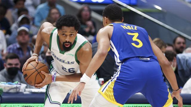 开云电子-独行侠勇士狭路相逢 两位超级第六人对决左右天平