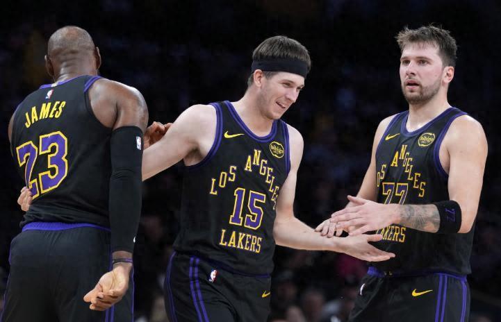 开云电子-失误不断,湖人险胜鹈鹕,东契奇关键时刻统治比赛